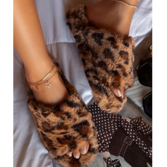 Shoes - Leopard Print Faux Fur Slip On Slides